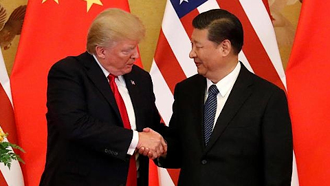 Chủ tịch Trung Quốc Tập Cận Bình (bên phải) và Tổng thống Mỹ Donald Trump tại Bắc Kinh, ngày 9-11-2017. (Ảnh: Reuters)