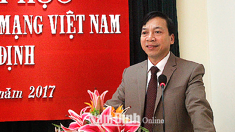 Đồng chí Trần Văn Chung, Phó Bí thư Thường trực Tỉnh ủy, Chủ tịch HĐND tỉnh phát biểu khai mạc Hội thảo.