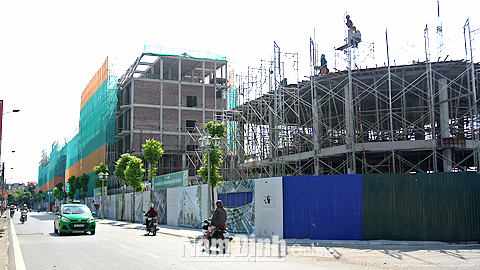 Thi công dự án TASECO Shophouse Nam Định trên đường Trần Phú (TP Nam Định).