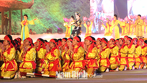 Diễn xướng nghi lễ hầu đồng tại Lễ đón nhận Bằng UNESCO ghi danh “Thực hành tín ngưỡng thờ Mẫu Tam phủ của người Việt” là Di sản văn hóa phi vật thể đại diện của nhân loại.
