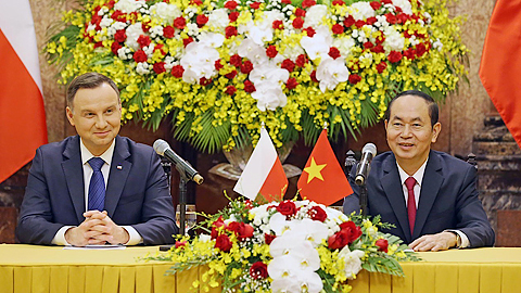 Chủ tịch nước Trần Đại Quang và Tổng thống Cộng hoà Ba Lan An-đrây Đu-đa thông báo kết quả hội đàm tại buổi họp báo.