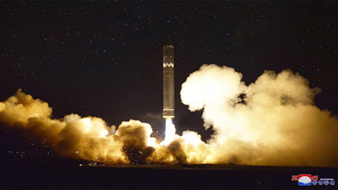 Hình ảnh tên lửa Hwasong-15 đăng trên Rodong Sinmun. Nguồn: nknews.org