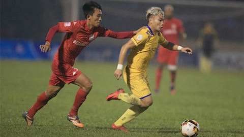 Phi Sơn là một trong những cầu thủ chơi nổi bật nhất bên phía chủ nhà Sông Lam Nghệ An.