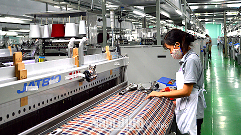 Cty CP Dệt nhuộm Sunrise Luen Thai (KCN Bảo Minh, Vụ Bản) thực hiện tốt các quy định của pháp luật về lao động.
