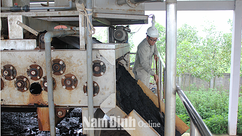 Xử lý bùn thải tại Nhà máy xử lý nước thải KCN Bảo Minh (Vụ Bản).   