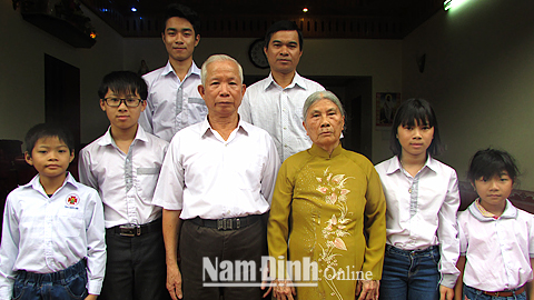 Gia đình ông Trịnh Ích Xiêm, xóm 12B, xã Xuân Kiên là gia đình văn hóa tiêu biểu.