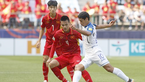U.20 Việt Nam (bên trái) làm nức lòng người hâm mộ với việc dự tranh VCK U.20 thế giới 2017.