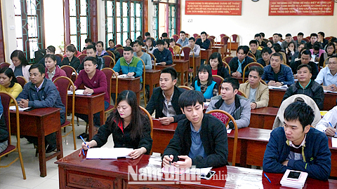 Một lớp bồi dưỡng đảng viên mới ở Trung tâm Bồi dưỡng chính trị Thành phố Nam Định.