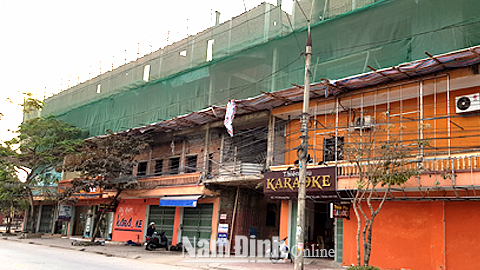 Cty TNHH Thương mại Thành Phát đã hoàn thiện các thủ tục xin cấp phép xây dựng dãy ki-ốt tại 24 đường Song Hào, phường Trần Quang Khải đảm bảo theo quy định của pháp luật.