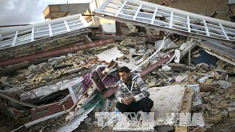 Cảnh đổ nát sau trận động đất tại Sarpol-e Zahab, Iran ngày 23/11. Ảnh: THX/TTXVN