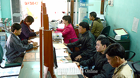 Người dân đến giao dịch tại Quỹ TDND Nam Vân (TP Nam Định).