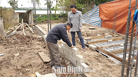 Thi công xây dựng nhà ở dân dụng tại số 460 đường Kênh, phường Lộc Vượng (TP Nam Định) bằng gạch không nung.