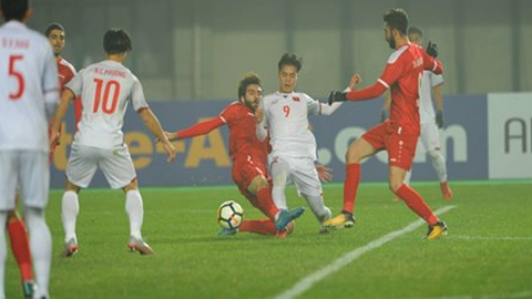 U23 Việt Nam (áo trắng) đã có màn trình diễn kiên cường để giành 1 điểm “lịch sử”, qua đó lọt vào tứ kết giải U23 châu Á 2018.