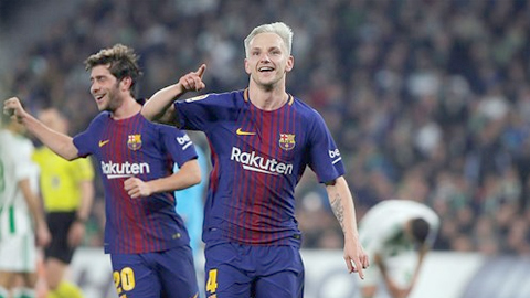 Rakitic ăn mừng bàn thắng mở tỷ số cho Barcelona.