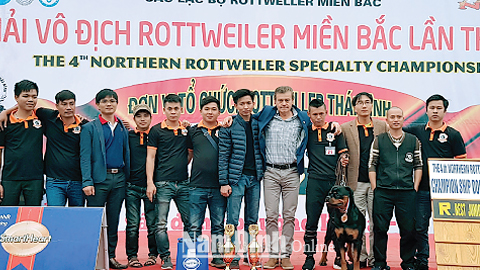 CLB nuôi chó Rottweiler Nam Định cùng chú chó Pepsy đoạt giải Nhì Vô địch Rottweiler miền Bắc lần thứ IV tổ chức tại Thành phố Thái Bình.