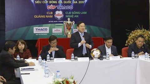 Quang cảnh buổi họp báo trận tranh Siêu Cúp Bóng đá Quốc gia - Cúp THACO năm 2017.