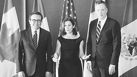 Ðại diện Mê-hi-cô, Ca-na-đa và Mỹ tại vòng tái đàm phán thứ sáu về NAFTA. Ảnh: Reuters 