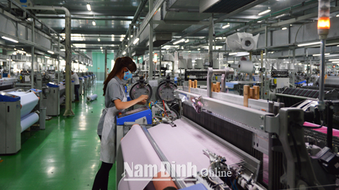 Cty CP Dệt nhuộm Sunrise Luen Thai, KCN Bảo Minh (Vụ Bản) tạo việc làm ổn định cho trên 1.500 lao động nữ.   Bài và ảnh: Minh Tân