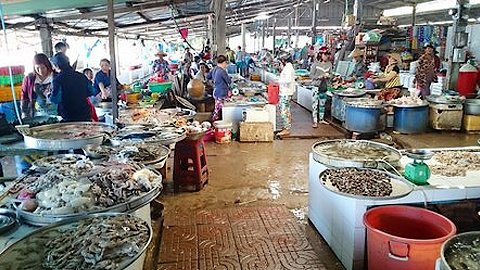 Khu bán cá tại chợ Tam Bình.