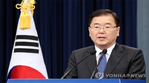 Ông Chung Eui-yong, Chánh Văn phòng An ninh quốc gia thuộc Phủ Tổng thống Hàn Quốc tổ chức họp báo về chuyến thăm Triều Tiên, sáng 5-3-2018. (Ảnh: Yonhap)