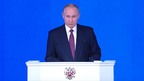 Tổng thống Nga Vla-đi-mia Pu-chin đọc Thông điệp liên bang 2018.  Ảnh: AFP/TTXVN