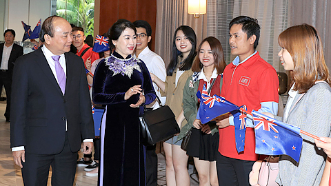 Lễ đón Thủ tướng Chính phủ Nguyễn Xuân Phúc và Phu nhân tại sân bay quốc tế Ốc-cơ-len, Niu Di-lân.
