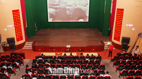 Buổi chiếu phim khai mạc đợt phim kỷ niệm 88 năm Ngày thành lập Đảng Cộng sản Việt Nam (3-2-1930 - 3-2-2018) và mừng xuân Mậu Tuất 2018 tại Trung tâm Điện ảnh Sinh viên (TP Nam Định).