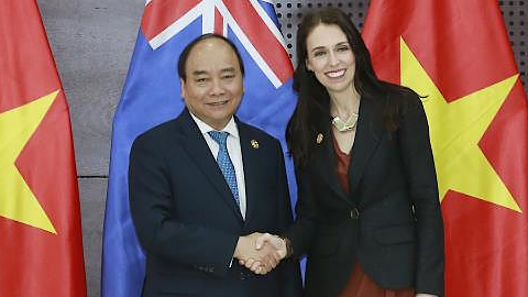 Thủ tướng Nguyễn Xuân Phúc tiếp Thủ tướng New Zealand - Jacinda Ardern trong khuôn khổ Tuần lễ Cấp cao APEC 2017 hồi tháng 11/2017. Ảnh: TTXVN 