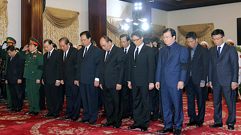  Đoàn Chính phủ nước Cộng hòa xã hội chủ nghĩa Việt Nam do Thủ tướng Nguyễn Xuân Phúc dẫn đầu viếng đồng chí Phan Văn Khải.