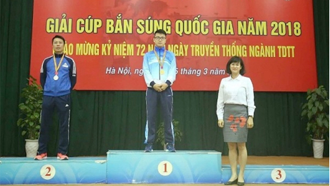 Xạ thủ Trần Châu Tùng của đoàn Hà Nội phá kỷ lục quốc gia ở nội dung 10 m súng ngắn hơi nam.