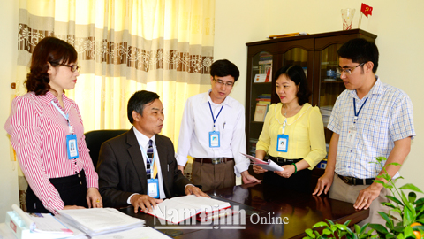 Đảng ủy xã Trực Chính (Trực Ninh) rà soát chương trình kiểm tra giám sát phục vụ phát triển kinh tế - xã hội ở địa phương.