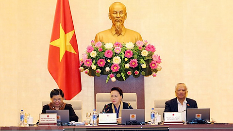 Chủ tịch Quốc hội Nguyễn Thị Kim Ngân điều hành phiên họp thứ 23, sáng 17-4.