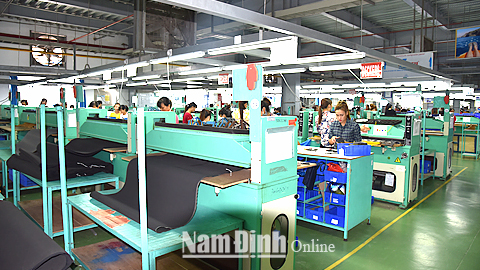 Cty TNHH Giầy Amara Việt Nam đầu tư phát triển sản xuất trên địa bàn huyện Trực Ninh, thu hút nhiều lao động, góp phần thực hiện chương trình xây dựng NTM.