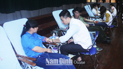 ĐVTN hiến máu nhân đạo trong Ngày Chủ nhật đỏ lần thứ X năm 2018.