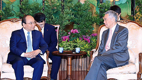 Thủ tướng Nguyễn Xuân Phúc và Thủ tướng Xinh-ga-po Lý Hiển Long tại hội đàm.