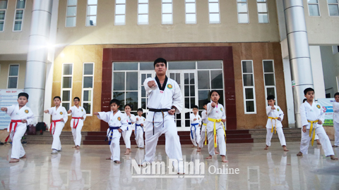 Một buổi tập luyện Taekwondo của Võ đường Hưng Trường Thi tại Trung tâm VH-TT Thanh thiếu niên tỉnh.