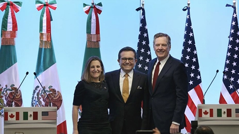 Đại diện các đoàn đàm phán sửa đổi NAFTA sau vòng đàm phán thứ bảy. (Ảnh: AP )