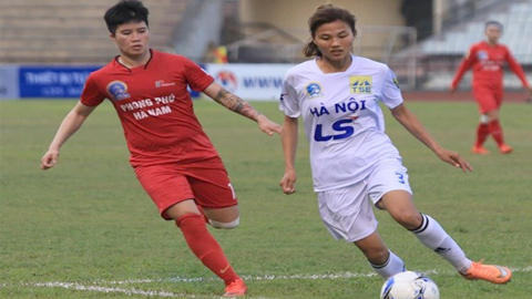 Một pha bóng trong trận Hà Nội thắng Phong Phú Hà Nam 1-0.