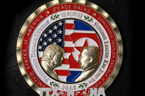 Đồng tiền xu kỷ niệm Hội nghị thượng đỉnh Mỹ - Triều tại Washington DC., ngày 21/5. Ảnh: AFP/TTXVN