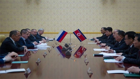 Bộ trưởng Ngoại giao Nga và người đồng cấp Triều Tiên dẫn đầu phái đoàn Bộ Ngoại giao hội đàm tại Bình Nhưỡng.