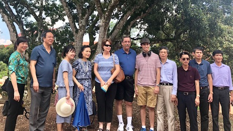 Đông đảo du khách tham quan cây vải tổ 200 tuổi tại xã Thanh Sơn, huyện Thanh Hà, tỉnh Hải Dương