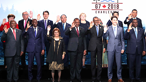 Thủ tướng Nguyễn Xuân Phúc và các trưởng đoàn G7 và G7 mở rộng.