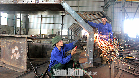 Sản xuất kết cấu thép phi tiêu chuẩn tại Cty TNHH Việt Thắng, CCN Đồng Côi (Nam Trực).