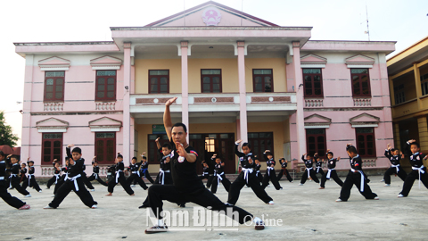Một buổi tập võ cổ truyền tổng hợp của thiếu nhi xã Nam Phong (TP Nam Định).