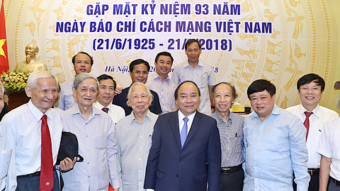 Thủ tướng Nguyễn Xuân Phúc với các đồng chí lãnh đạo, nguyên lãnh đạo các cơ quan thông tấn, báo chí.