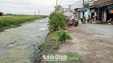 Tình trạng ô nhiễm nghiêm trọng trên tuyến sông dọc làng nghề Bình Yên, xã Nam Thanh (Nam Trực).