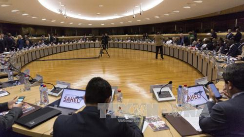 Lãnh đạo các nước thành viên EU tại Hội nghị Ủy ban châu Âu ở Brussels (Bỉ) ngày 23/2. Ảnh: THX/TTXVN