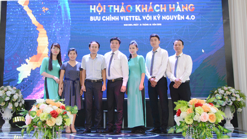 Lãnh đạo Chi nhánh Viễn thông Viettel Nam Định cùng đại diện các sở, ngành tại hội thảo.