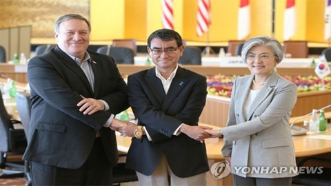 Ngoại trưởng Mỹ, Nhật Bản và Hàn Quốc tại cuộc gặp ba bên ở Tokyo (ảnh: Yonhap) 