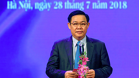 Phó Thủ tướng Vương Đình Huệ: Việc tôn vinh các công trình tiêu biểu của đất nước là biểu tượng chân thực, minh chứng sống động cho sự dám nghĩ, dám làm, đóng góp cho xã hội của các trí tuệ Việt Nam. ẢNh: VGP/Thành Chung